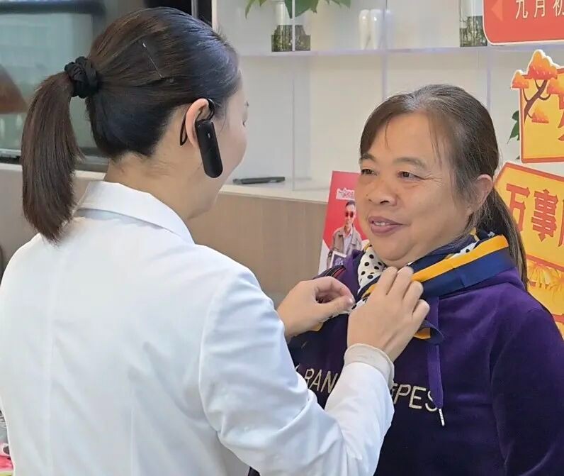 华西牙科所属医疗机构走进社区